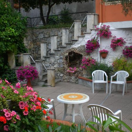 Orchidea Residence Hotel Finale Ligure Buitenkant foto